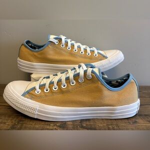 Converse Chuck Taylor All Star Low Top Shoes Men’s size 11 or Women’s 13